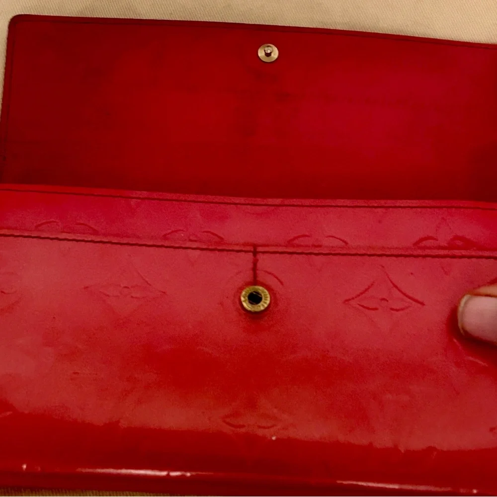 Louis Vuitton Sarah Wallet in Monogram Vernis leather. Authentic and Vintage - Picture 8 of 12